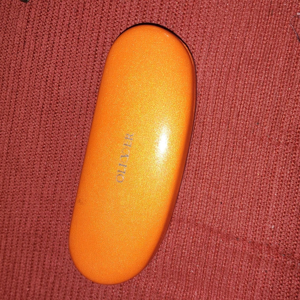 Oliver by Valentino orange glasses case